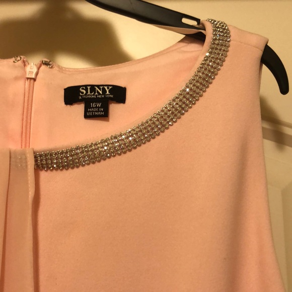 Dress - Picture 3 of 4